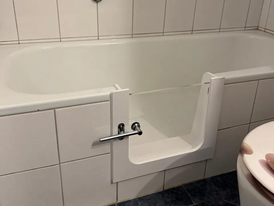 Badewanne Einstieg mit Tür